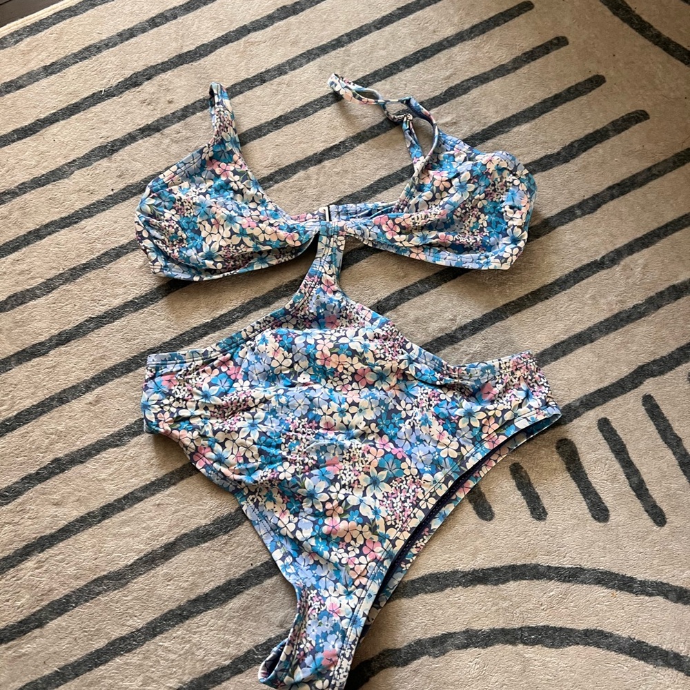 Lulus Swim - Picture 3 of 4